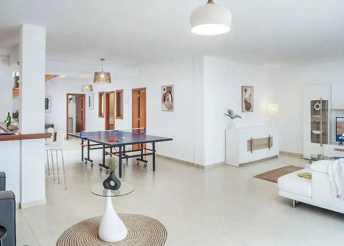 Villa Vista Lobos 61 *