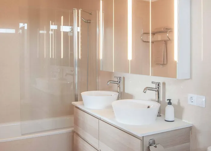 Vista Lobos 61 فيلة *